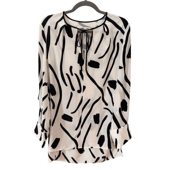 Diane Von Furstenberg DVF 100% Silk Printed Slit Sleeve Blouse Black White Sz 6 - Picture 4 of 14